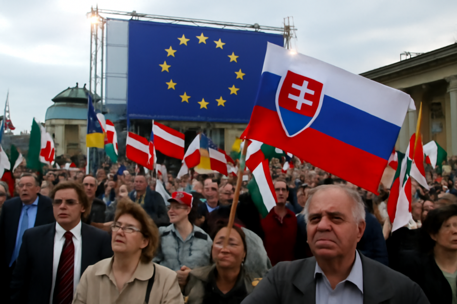 Desať krajín vrátane Slovenska vstúpilo do Európskej únie