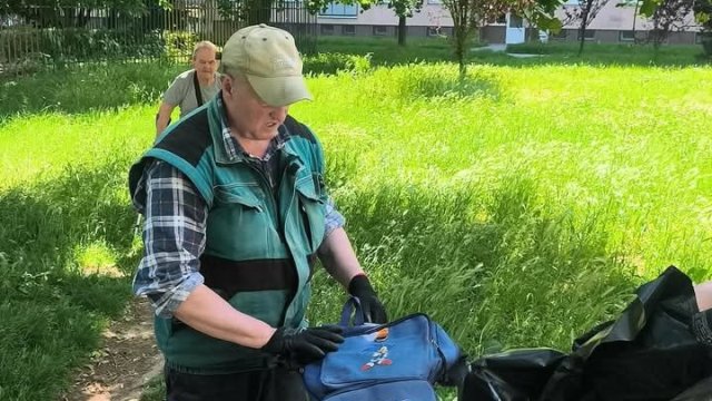 Košice – Nad jazerom pravidelne organizujú čistenie verejných priestranstiev, aby zlepšili životné prostredie pre obyvateľov.