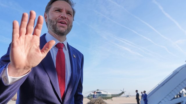 Iránska delegácia na čele s predsedom parlamentu Mohammadom Bákerom Kálíbáfom rokuje v Pakistane s USA o trvalom urovnaní šesť týždňov trvajúceho konfliktu;