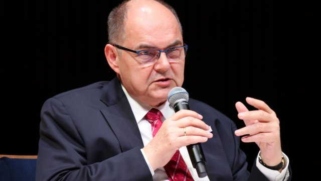 Bosnianski Srbi žiadajú OSN zrušiť alebo obmedziť právomoci úradu vysokého predstaviteľa