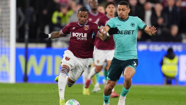 West Ham v 32. kole Premier League rozstrieľal na domácej pôde posledný Wolverhampton 4:0 a dočasne sa posunul mimo zostupovej zóny na 17. miesto.