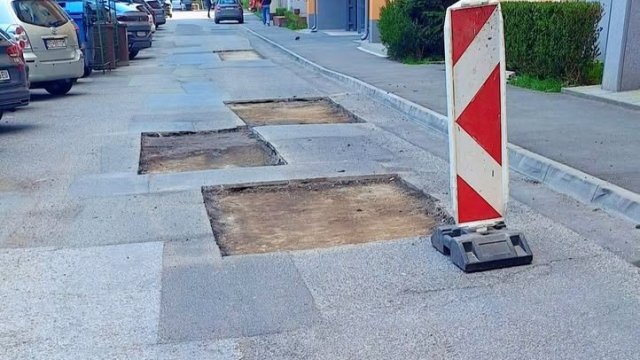 V košickej mestskej časti Ťahanovce prebiehajú opravy výtlkov na cestách vo vnútroblokoch.