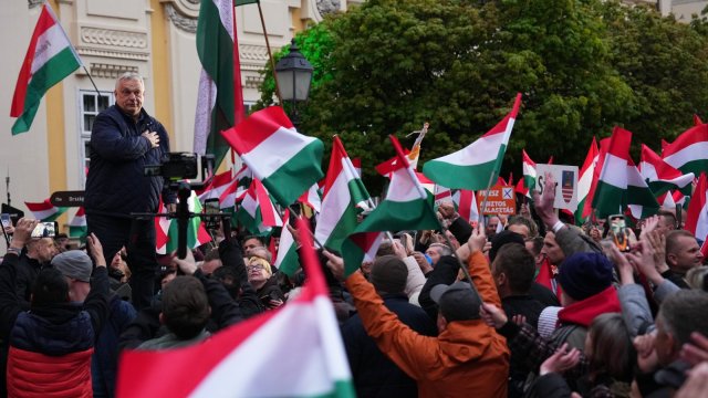Maďarsko finišuje pred parlamentnými voľbami: Viktor Orbán vystúpi v Budapešti o 19:00