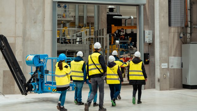 V rozostavanom závode Volvo v priemyselnom parku Valaliky pri Košiciach už pracuje vyše 400 ľudí a počet každý mesiac rastie.