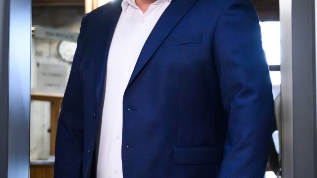 Ministerstvo vnútra pripravilo návrh na dočasné pozbavenie služby policajného vyšetrovateľa Pavla Ď. po informácii o jeho obvinení.